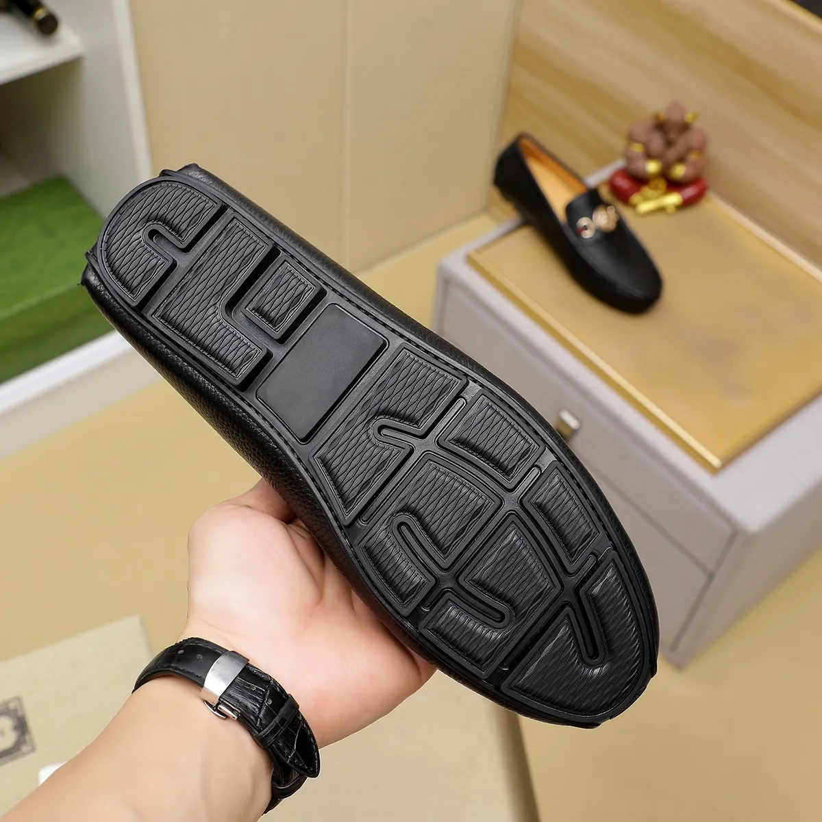 Men's shoes💰380💰🕷🕷️【 GUCCI 】Gucci's best-selling trendy men's casual slip-on shoes 🇨🇳Official website original 1:1 mold 💯Original quality, fine workmanship ☘Fashionable and versatile, perfect shape, comfortable on the feet 🍓Trendy men's recommended model, imported cowhide on the top layer 🎋High-quality pigskin lining, rubber wear-resistant and non-slip outsole, high-end atmosphere, worth owning 🍉Optional 38-44